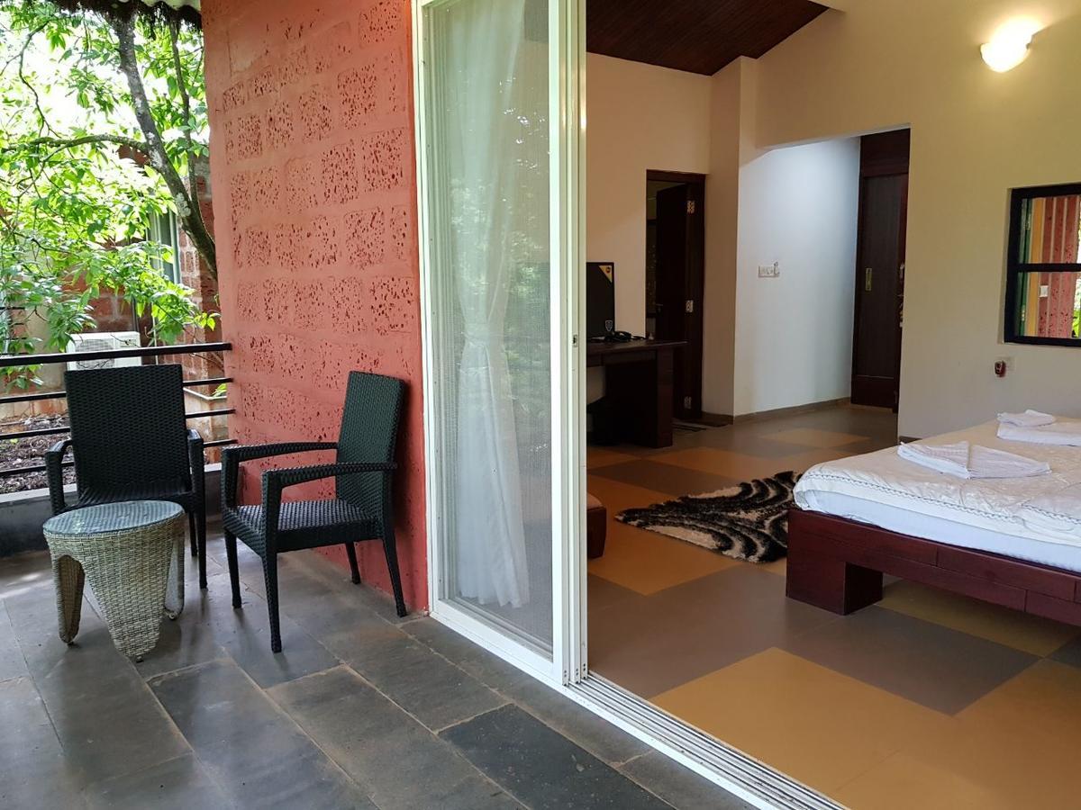 Cherilyn Monta Resort - Ratnagiri Vatul Exterior photo
